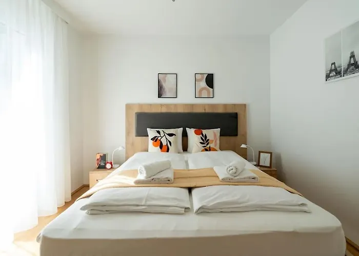 Sunny 1br With Balcony By Hm