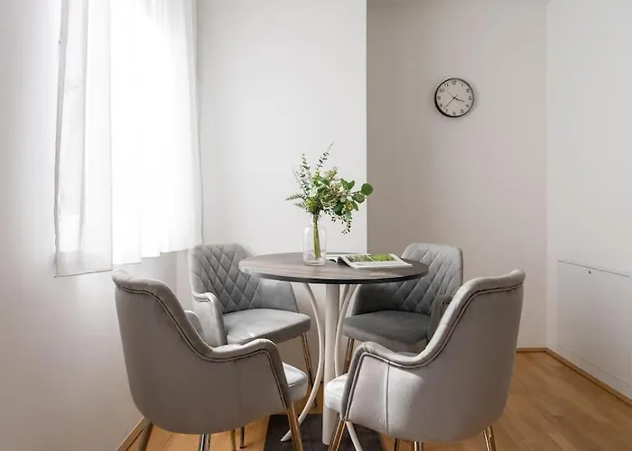 Sunny 1br With Balcony By Hm Βιέννη