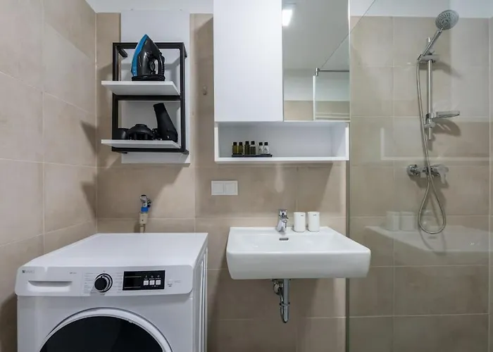 Διαμέρισμα Sunny 1br With Balcony By Hm