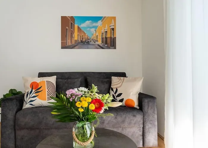 Sunny 1br With Balcony By Hm Διαμέρισμα