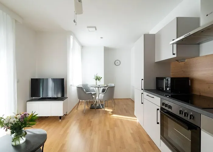 Διαμέρισμα Sunny 1br With Balcony By Hm *