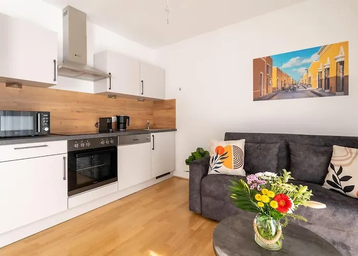 Sunny 1br With Balcony By Hm *