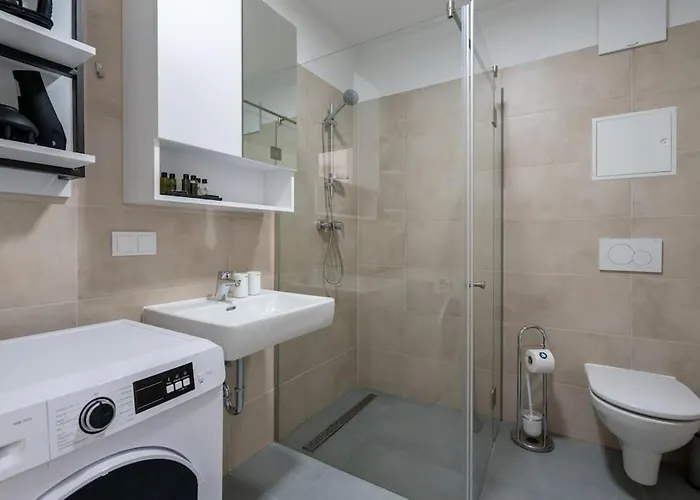 Sunny 1br With Balcony By Hm