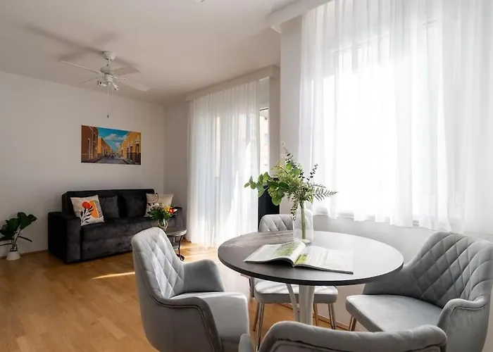 Sunny 1br With Balcony By Hm Βιέννη