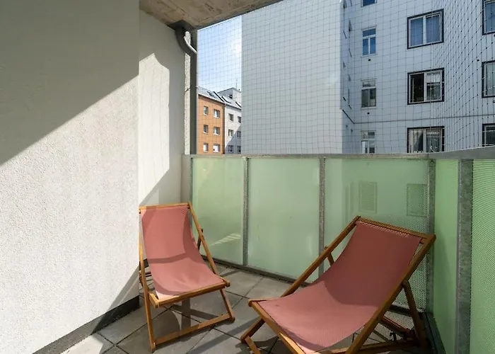 Διαμέρισμα Sunny 1br With Balcony By Hm *